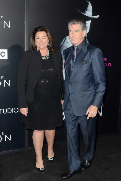 Keely Shaye Smith et Pierce Brosnan — Photo