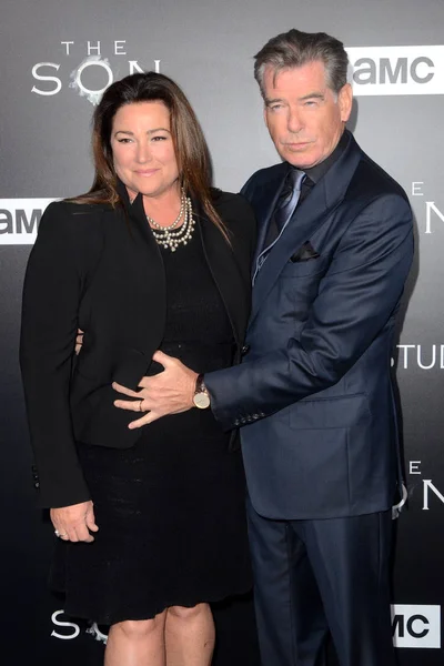 Keely Shaye Smith et Pierce Brosnan — Photo