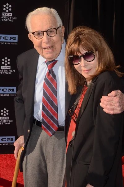 Walter Mirisch och Lee Grant — Stockfoto