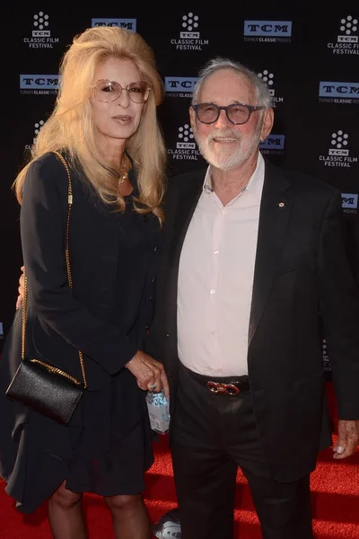 Norman Jewison y Lynne St David — Foto de Stock