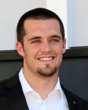 Amerikan futbolu oyuncusu Derek Carr