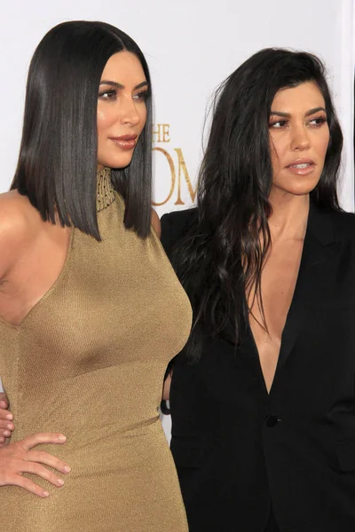 Kourtney and Kim Kardashian — Stock Photo, Image