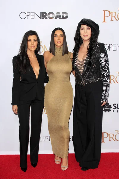 Cher com Kourtney e Kim Kardashian — Fotografia de Stock