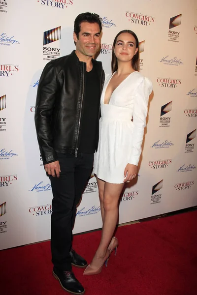 Jordi Vilasuso, Bailee Madison — Foto Stock