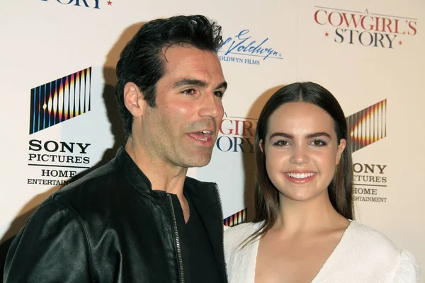 Jordi Vilasuso, Bailee Madison — Stock Photo, Image