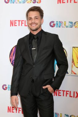 Aktör Johnny Simmons