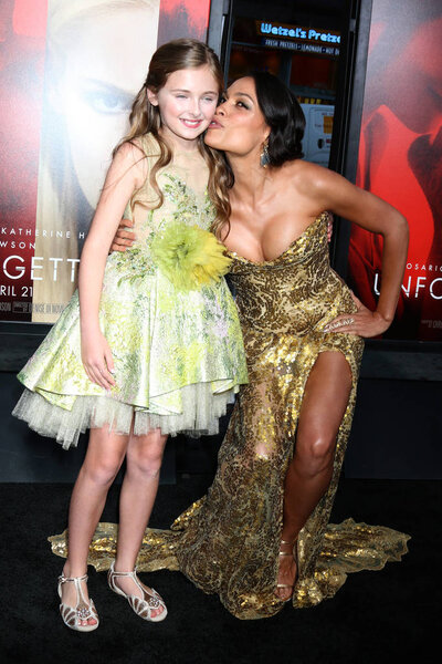  Изабелла Кай Райс, Розарио Доусон
