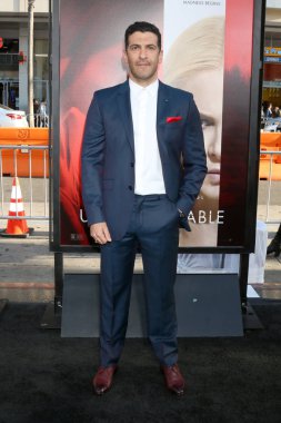 aktör Simon Kassianides