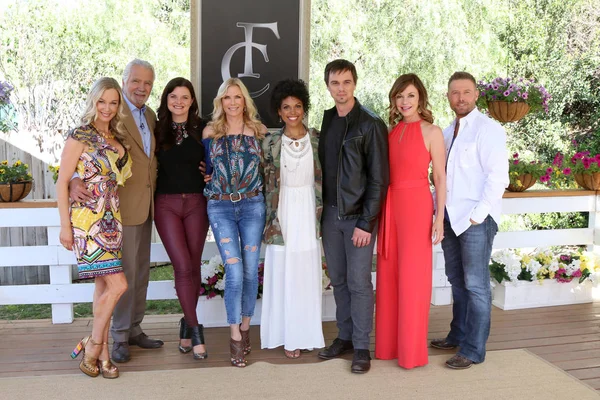 Jennifer Gareis, John McCook, Heather Tom, Katherine Kelly Lang, Matt Iseman, Karla Mosley, Darin Brooks, Bobbie Eakes, Jacob Young — Stock Photo, Image