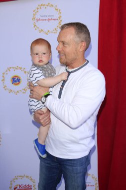 Evlat, Gunnar Peterson