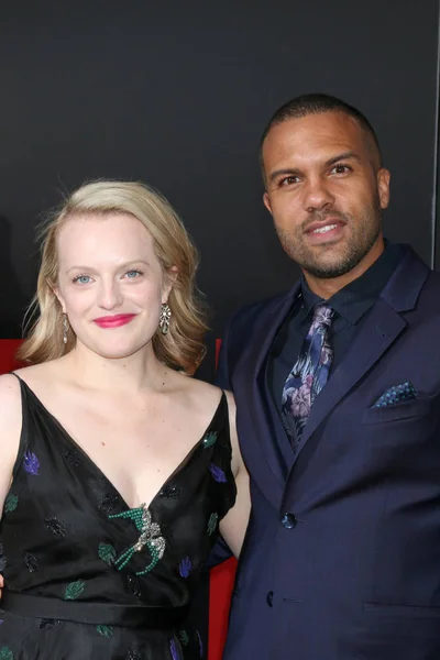 Elisabeth Moss, O-T Fagbenle — Stockfoto