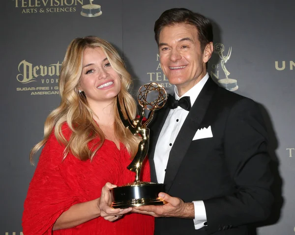 Daphne Oz, Dr. Mehmet Oz, Sobresaliente talk show - Informativo — Foto de Stock