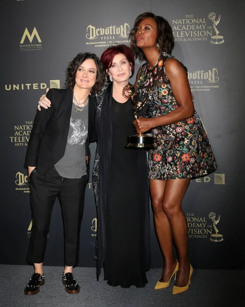 Sara Gilbert, Sharon Osbourne, Aisha Tyler, Outstanding Entertainment Talk Show Host, The Talk — Stock Photo, Image