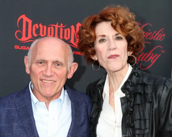 Armin Shimerman, Kitty Swink — Stockfoto