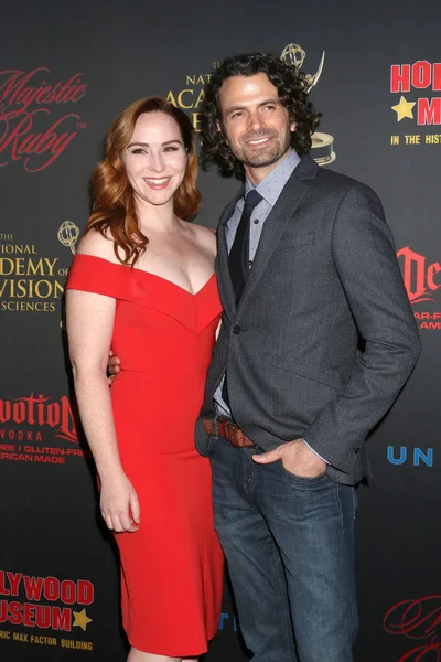 Camryn Grimes, Daniel Hall — kuvapankkivalokuva