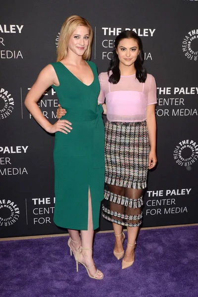 Lili Reinhart, Camila Mendes — Foto de Stock