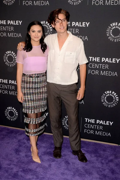 Camila Mendes, Cole Sprouse — Stock Photo, Image