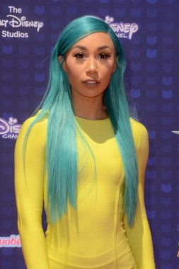 şovmen Eva Gutowski