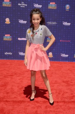 aktris Izabella Alvarez