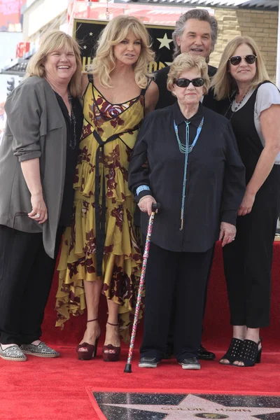 Boston Russell, Goldie Hawn, Kurt Russell, Kate Hudson — Stock Photo, Image