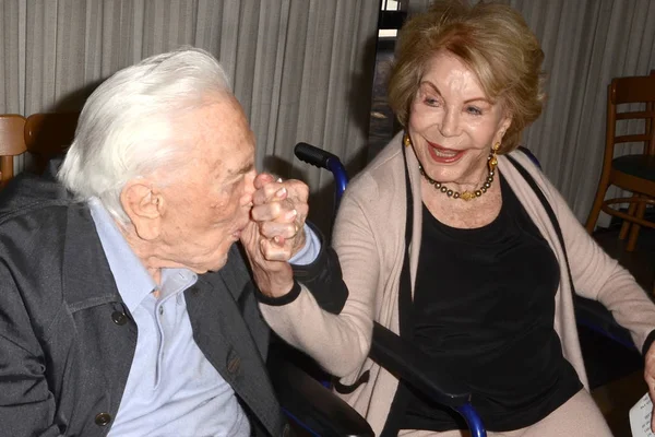 Kirk Douglas, Anne Douglas —  Fotos de Stock