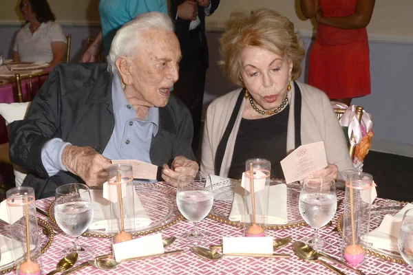 Kirk Douglas, Anne Douglas — Stock Photo, Image