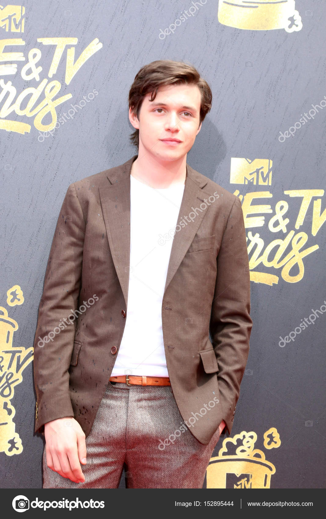 NICK ROBINSON (AMERICAN ACTOR) SHIRTLESS 2018 ausCAPS Nick Robinson