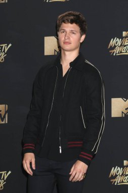 sinema oyuncusu Ansel Elgort