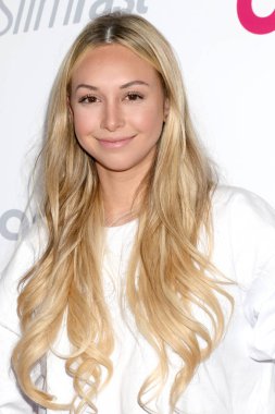 aktris Corinne Olympios