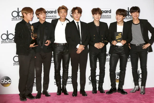 BTS en la sala de prensa de los Premios Billboard 2017 —  Fotos de Stock