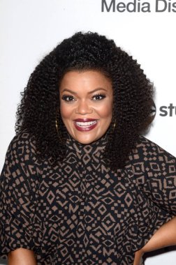  Yvette Nicole Brown