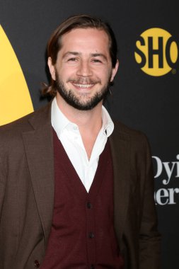 aktör Michael Angarano