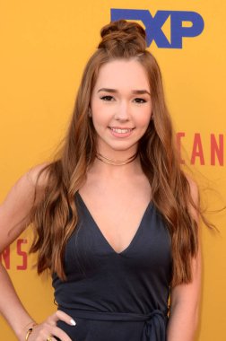  oyuncu Holly Taylor 