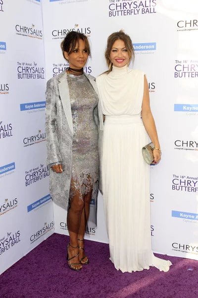 Halle Berry, Rebbeca Gayheart — Foto Stock