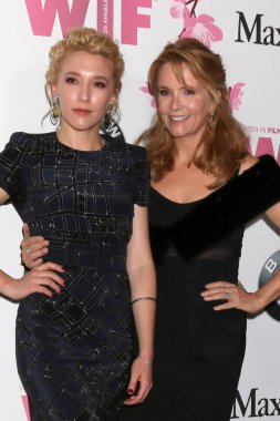 Madelyn Deutch, Lea Thompson 