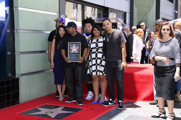 Kimberly Woodruff, O'Shea Jackson aka Ice Cube, their children — Stock Photo, Image