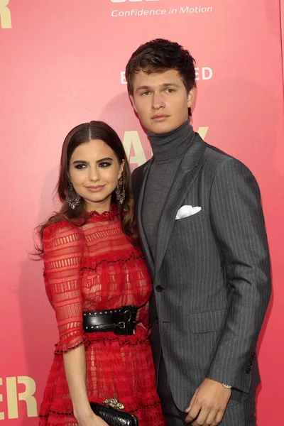 Violetta Komyshan, Ansel Elgort — Stockfoto