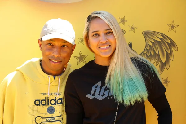 Pharrell Williams, Helen Lasichanh — Stok fotoğraf