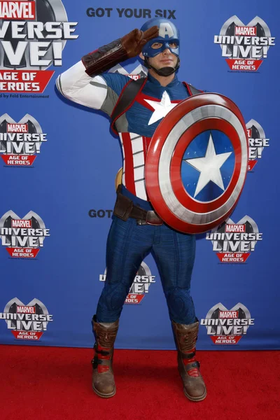 Captain America på Marvel Universe levande röda mattan — Stockfoto