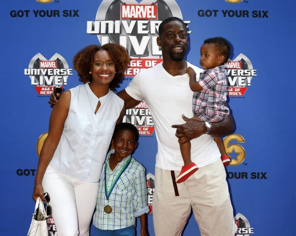 Ryan Michelle Bathe, Sterling K Brown, Sons — Stock Photo, Image