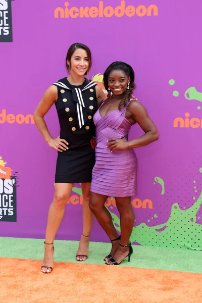 Aly Raisman, Simone Biles — Stock Photo, Image