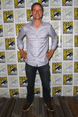 aktör Anthony Lemke