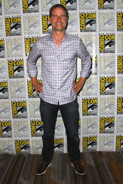 aktör Anthony Lemke