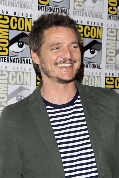 Agente Pedro Pascal —  Fotos de Stock