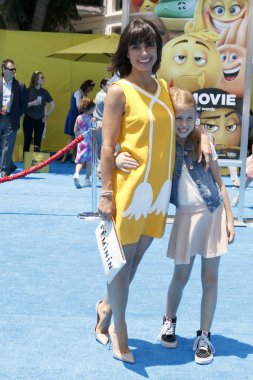 Constance Zimmer, Colette Zoe Lamoureux