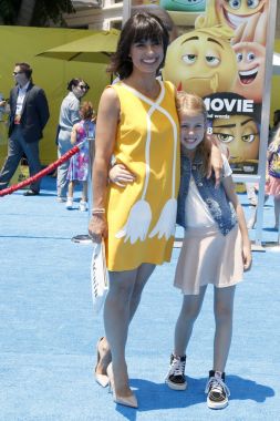 Constance Zimmer, Colette Zoe Lamoureux