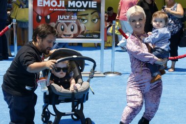 Joe Gnoffo, Penelope Charlevoix Gnoffo, Terra Jole ve Grayson Gnoffo