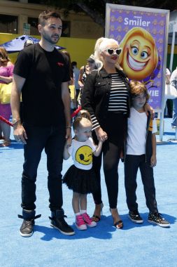 Matthew Rutler, yaz yağmur Rutler, Christina Aguilera, Max Toivo Bratman 