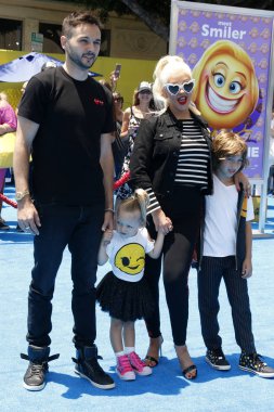 Matthew Rutler, yaz yağmur Rutler, Christina Aguilera, Max Toivo Bratman 