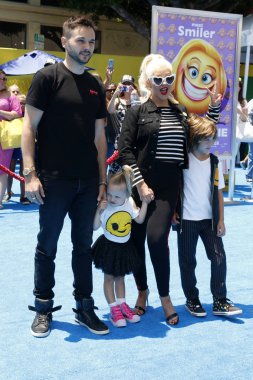 Matthew Rutler, yaz yağmur Rutler, Christina Aguilera, Max Toivo Bratman 